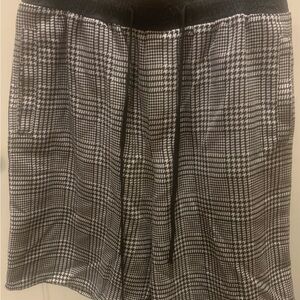 Forever 21 Men’s Houndstooth shorts L